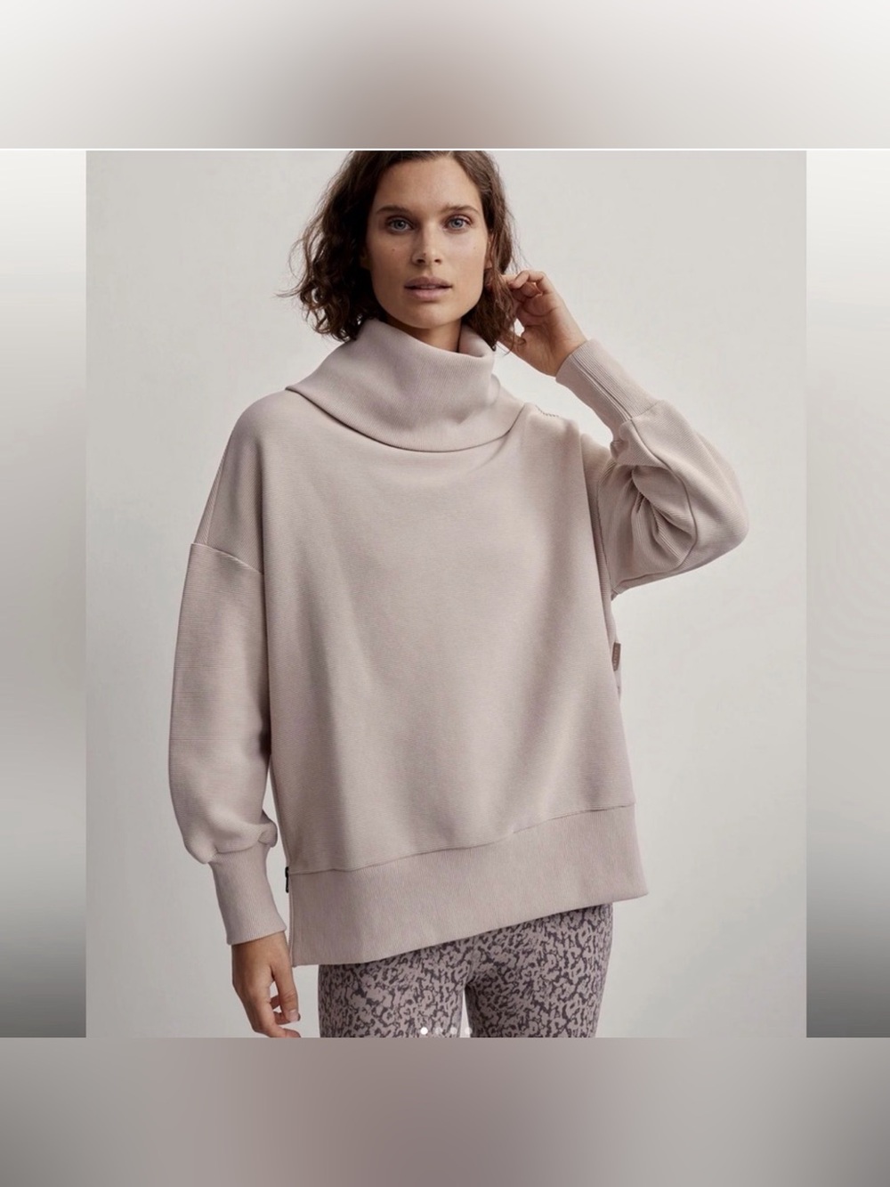 Varley Milton Turtleneck Sweatshirt in Mushroom - S